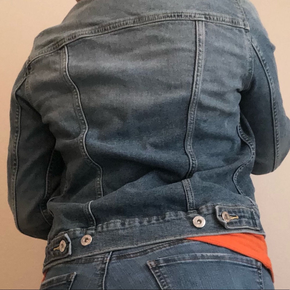jean jacket🤍 - Picture 3 of 4